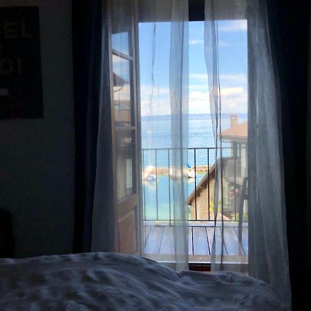 A Room With A View - Maisonnette Dans Bourg Medieval Au Bord Du Lac Leman Івуар Екстер'єр фото