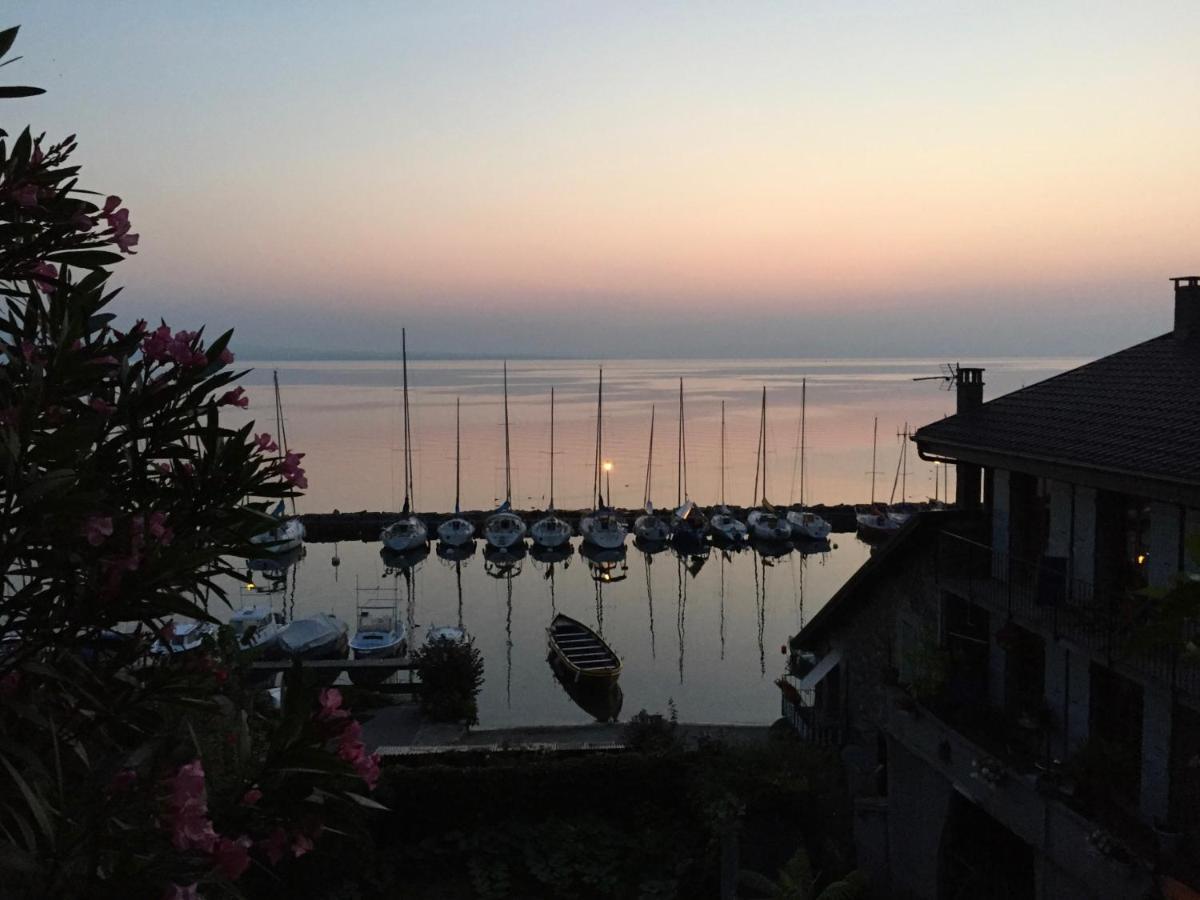 A Room With A View - Maisonnette Dans Bourg Medieval Au Bord Du Lac Leman Івуар Екстер'єр фото